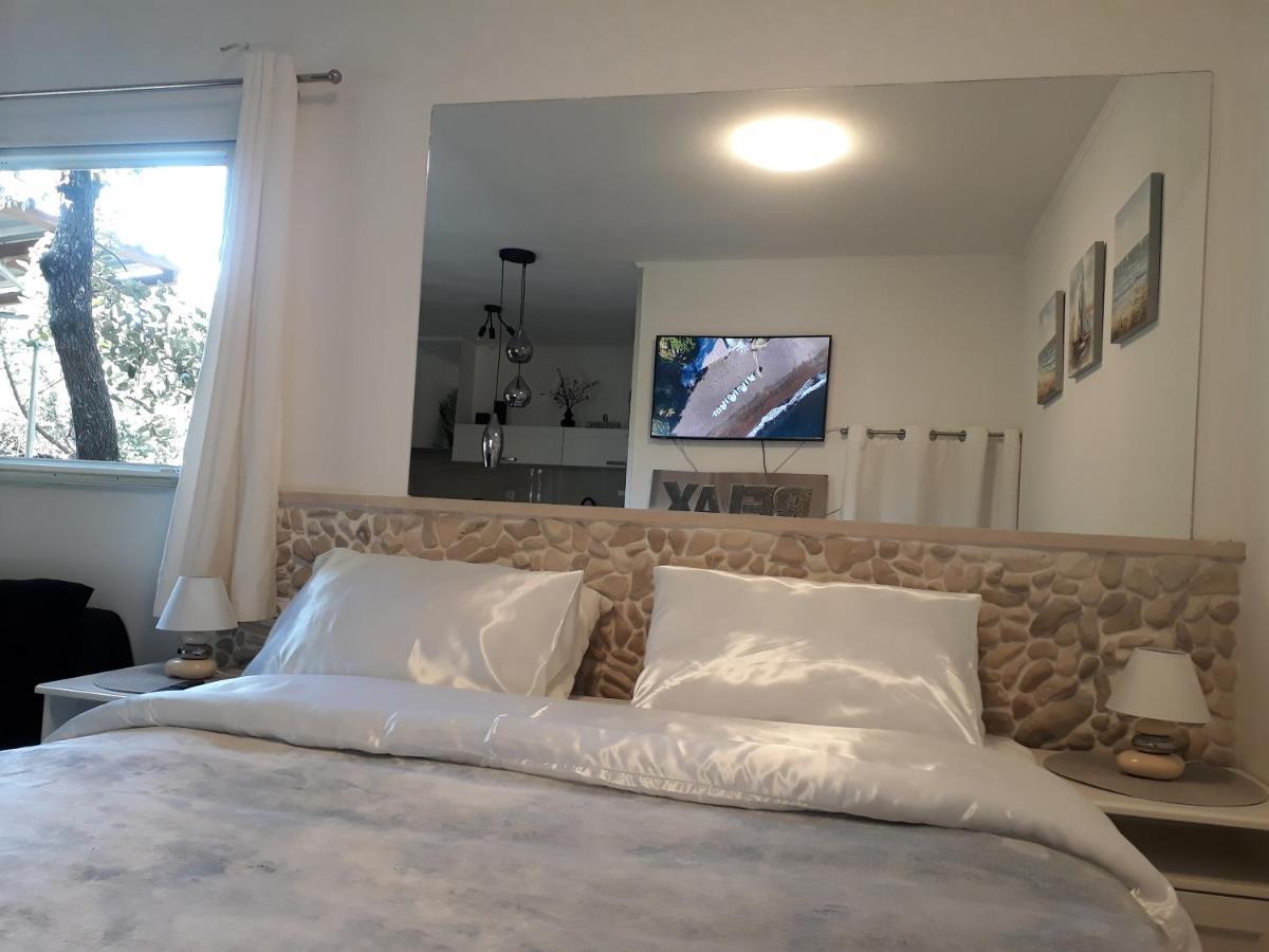 Relax Tiny Villas 40 Meters Of The Beach Zrnovo Exterior photo
