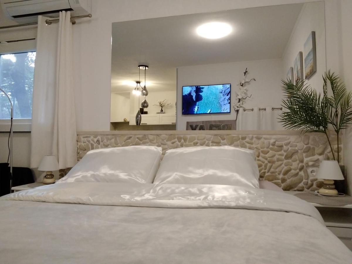 Relax Tiny Villas 40 Meters Of The Beach Zrnovo Exterior photo