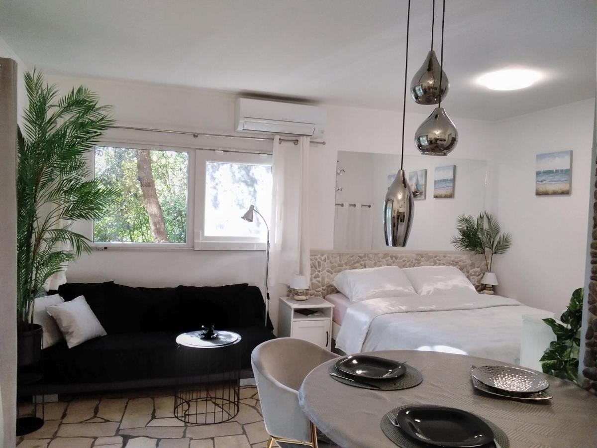 Relax Tiny Villas 40 Meters Of The Beach Zrnovo Exterior photo