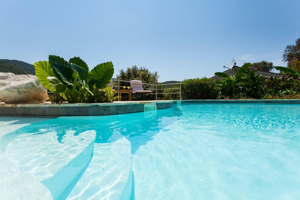 Relax Tiny Villas 40 Meters Of The Beach Zrnovo Exterior photo