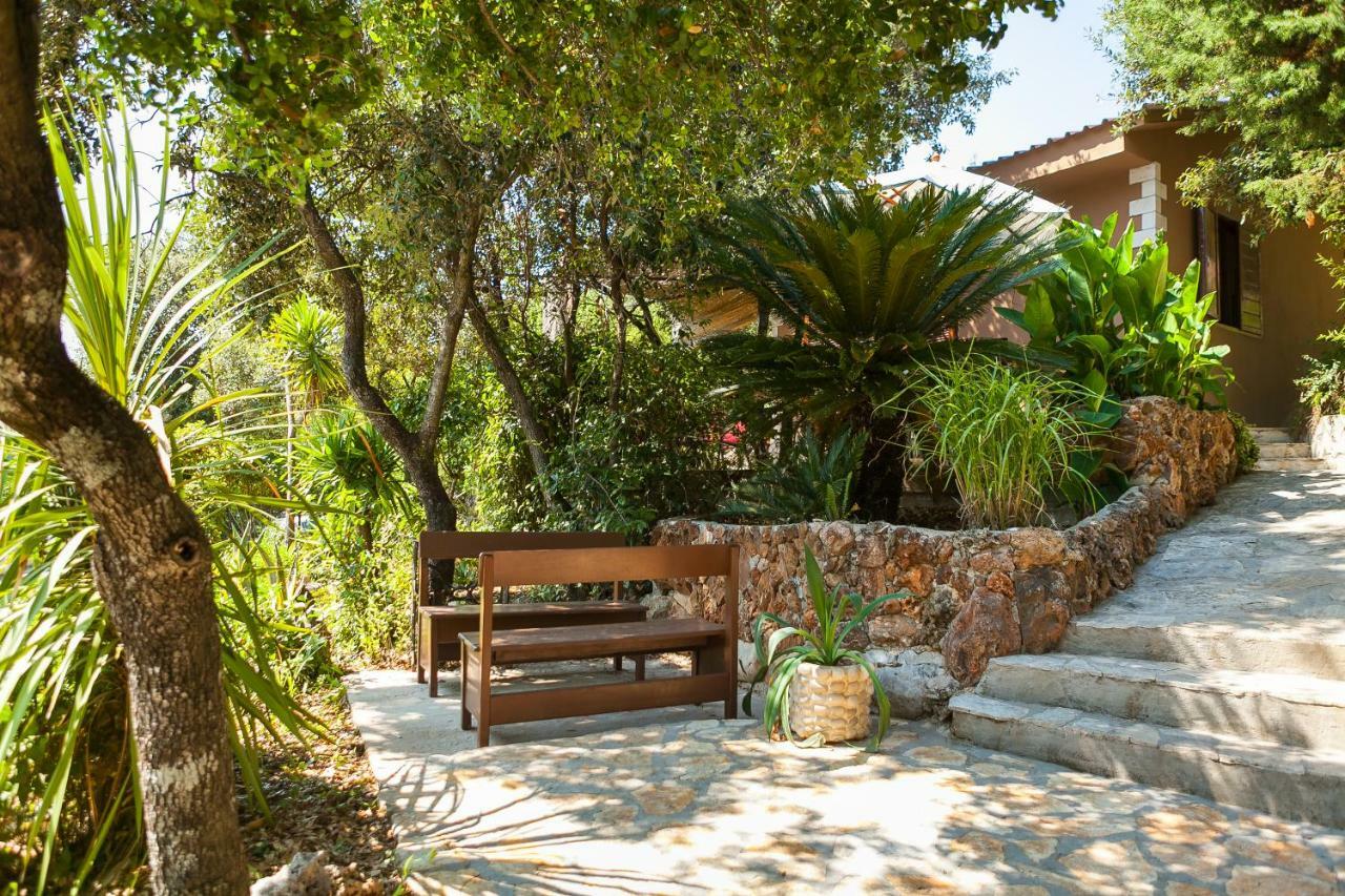 Relax Tiny Villas 40 Meters Of The Beach Zrnovo Exterior photo