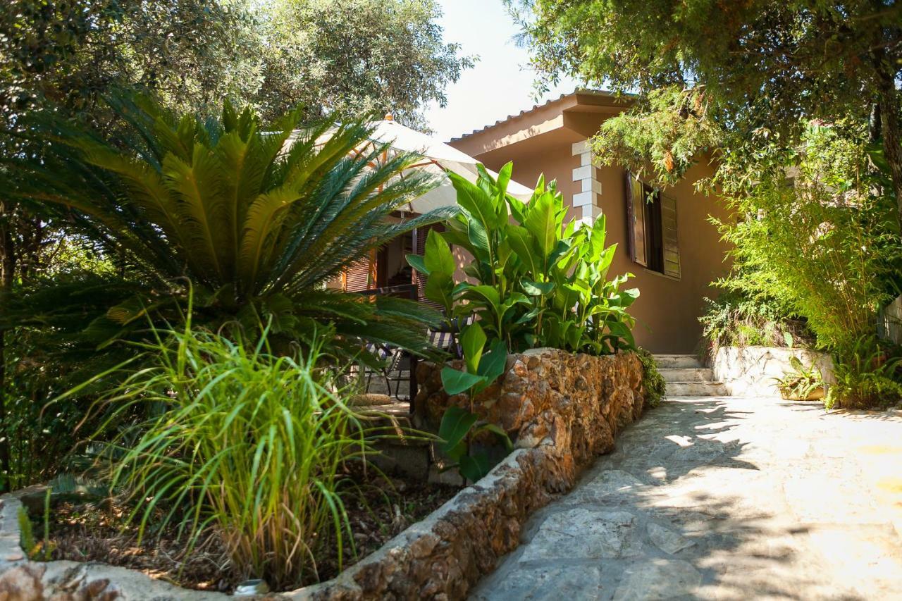 Relax Tiny Villas 40 Meters Of The Beach Zrnovo Exterior photo