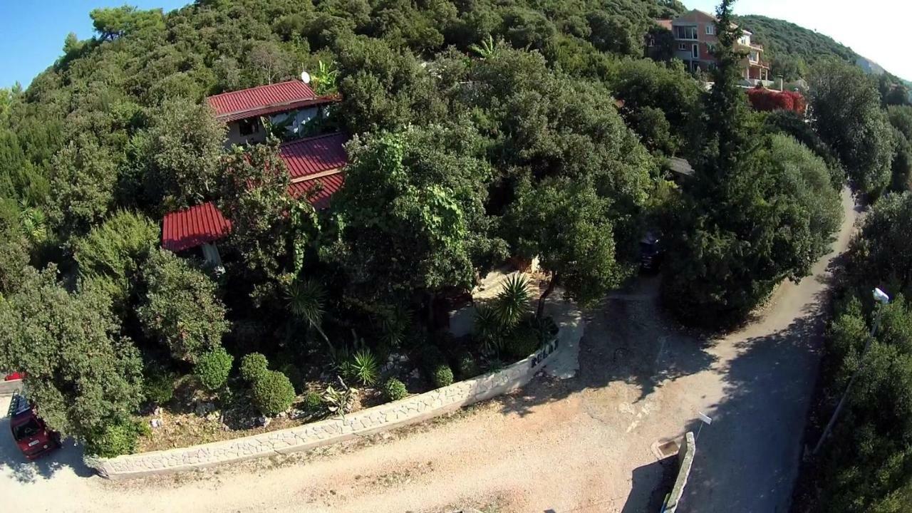 Relax Tiny Villas 40 Meters Of The Beach Zrnovo Exterior photo